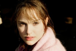 natalie-portman-in-una-scena-di-free-zone-26567
